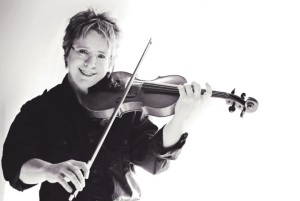 Loralyn Violinist 137-12